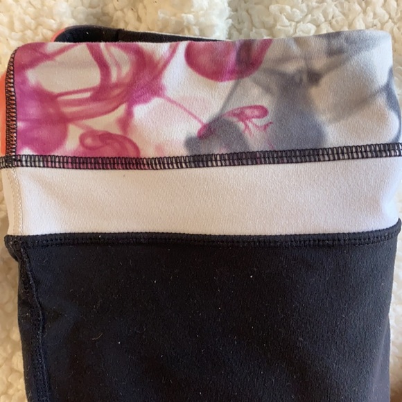 Lululemon Wunder Under Crop - Picture 3 of 3